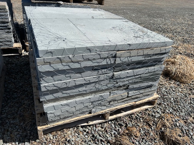 Lot #11: 1 pallet 1.5" Bluestone Patio Kit 2